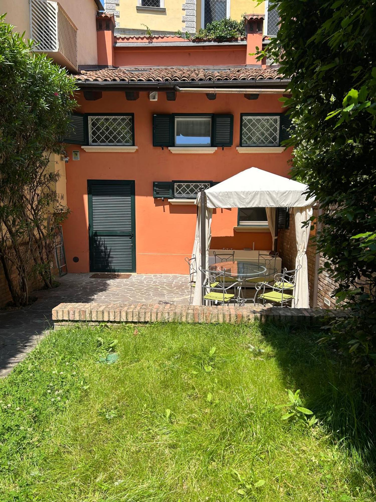 Isaia Garden -Private Garden Spa Bath Bolognarooms Bolonya Dış mekan fotoğraf