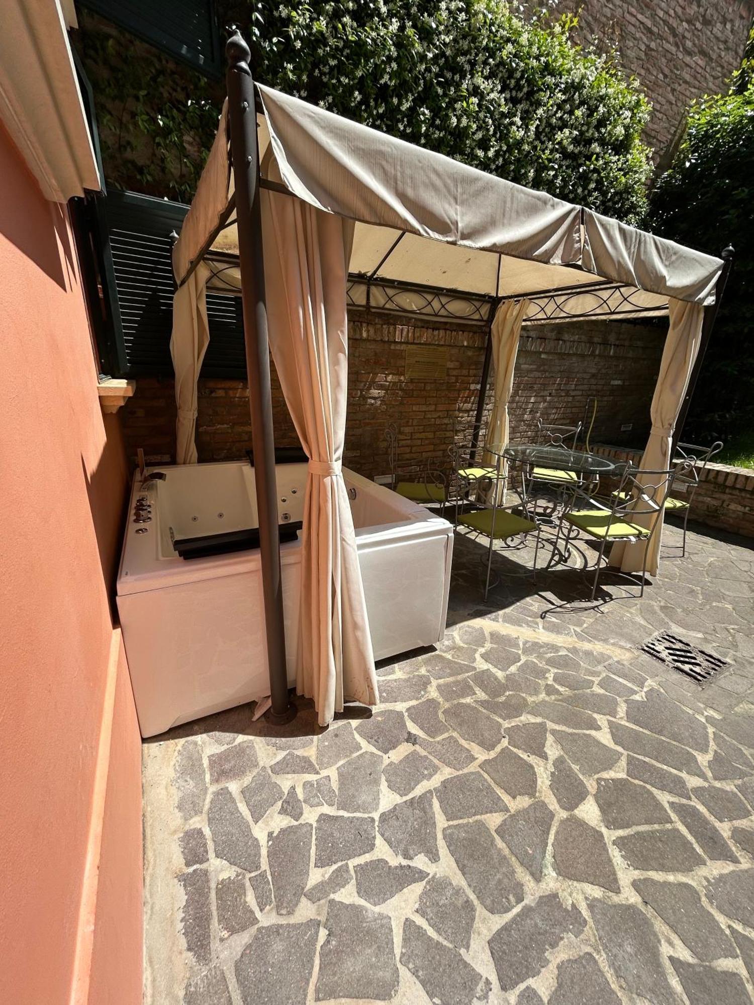 Isaia Garden -Private Garden Spa Bath Bolognarooms Bolonya Dış mekan fotoğraf