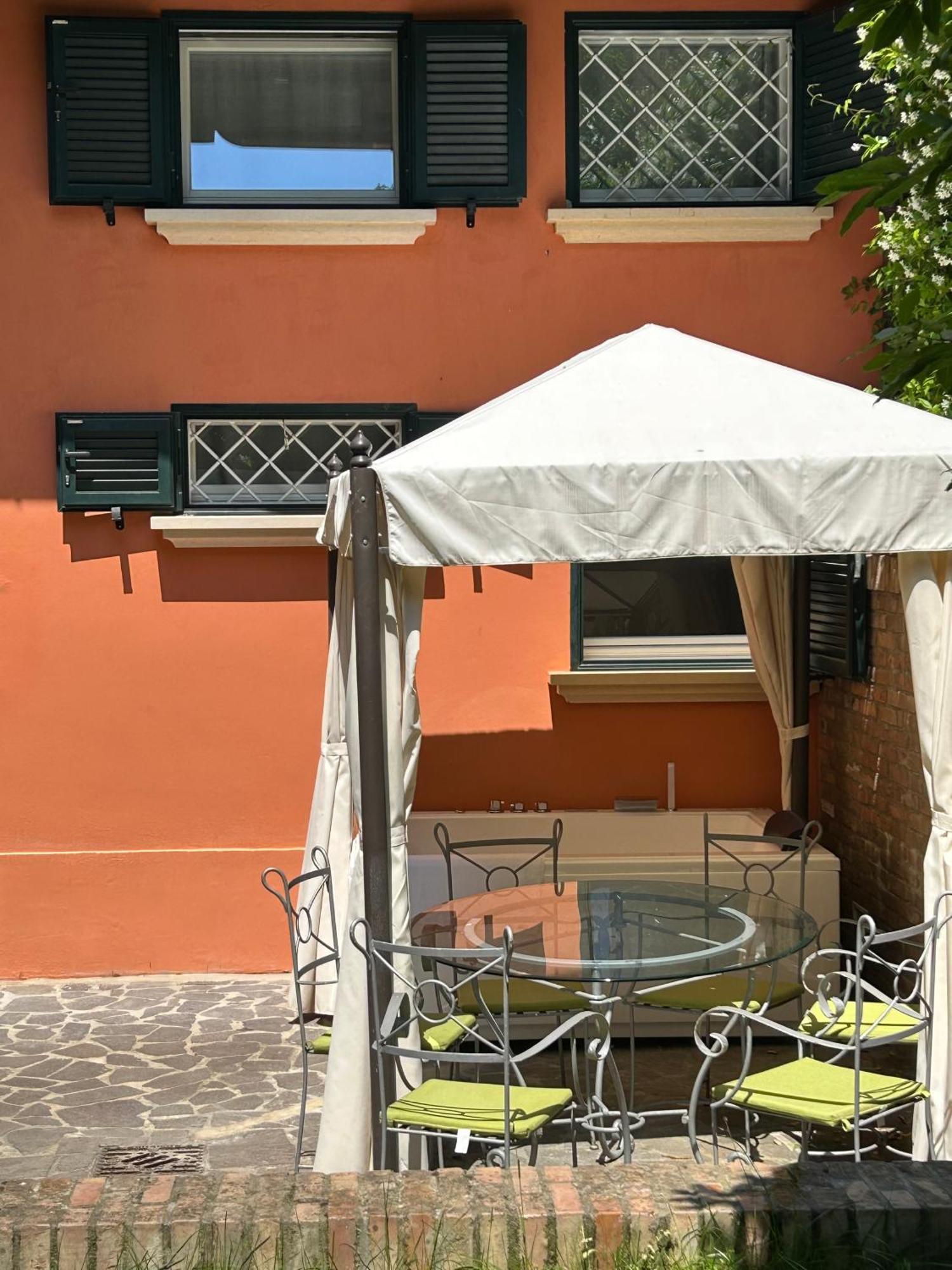 Isaia Garden -Private Garden Spa Bath Bolognarooms Bolonya Dış mekan fotoğraf