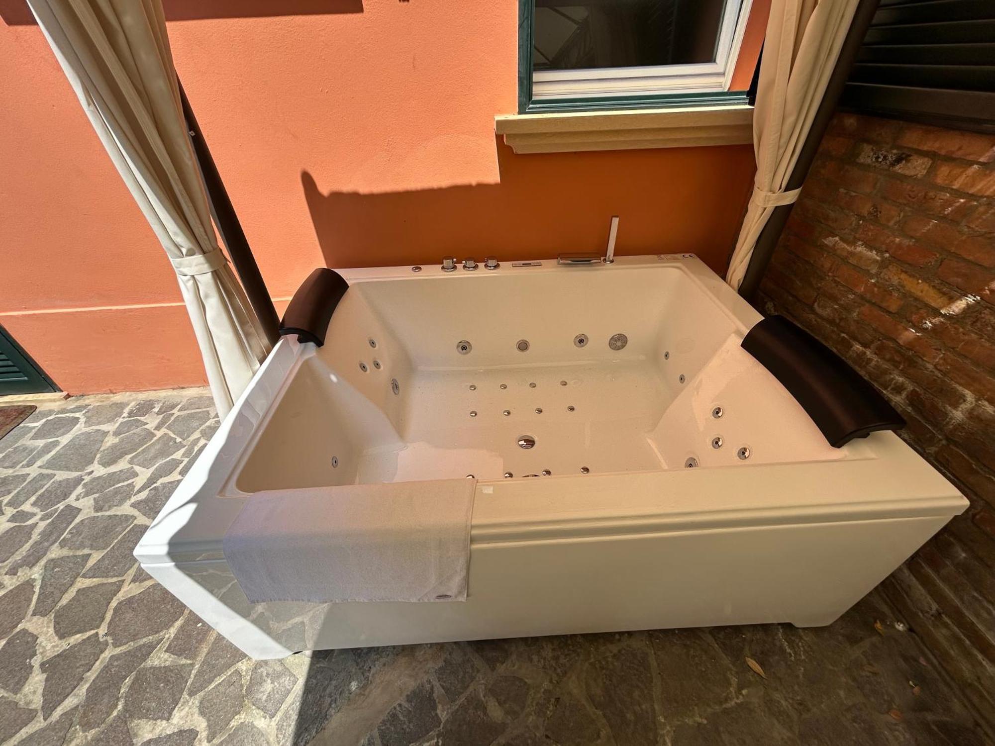 Isaia Garden -Private Garden Spa Bath Bolognarooms Bolonya Dış mekan fotoğraf